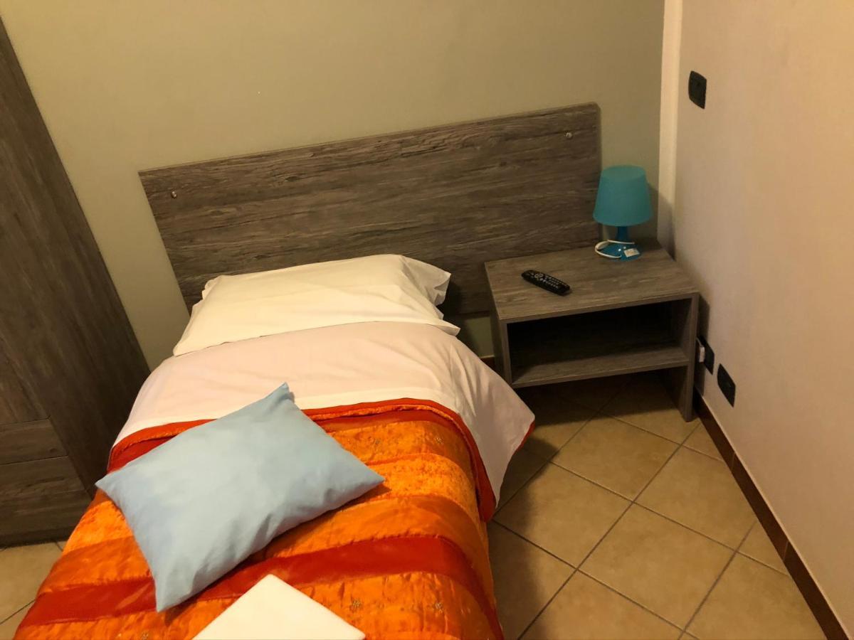 Il Gatto E La Volpe Hotel Авиляна Екстериор снимка